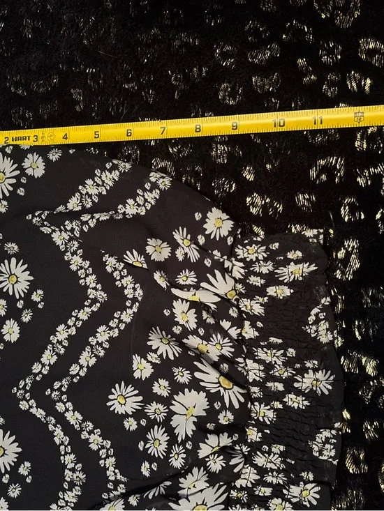 love, Fire Black Daisy Print Smocked Crop Top with Yellow Accents Spring Summer - Picture 5 of 5